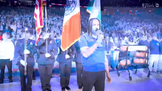 Knicks fans boo Trump in MSG during the national anthem